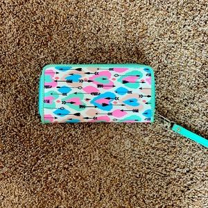 I’m selling a kid’s wallet. it’s cute and great condition!!